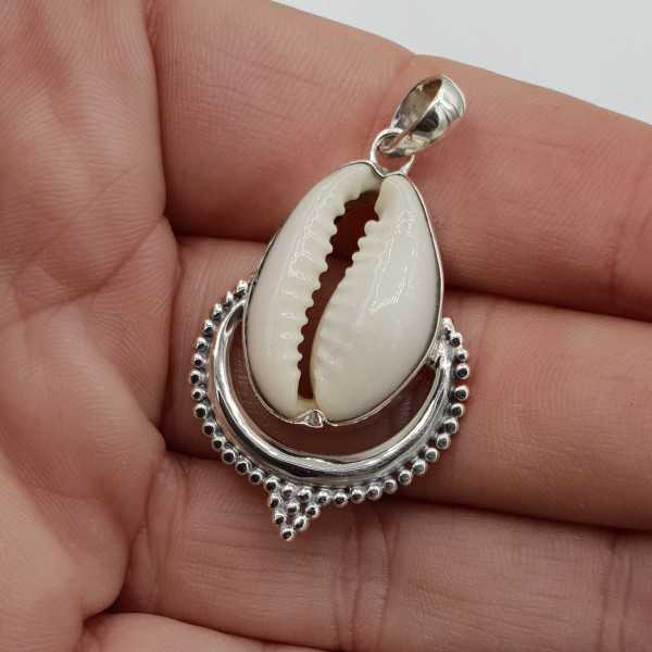 Silver pendant with Cowrie shell