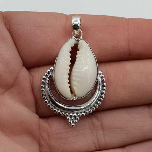 Silver pendant with Cowrie shell
