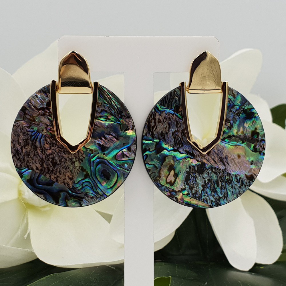 Goud kleurige oorbellen met Abalone schelp