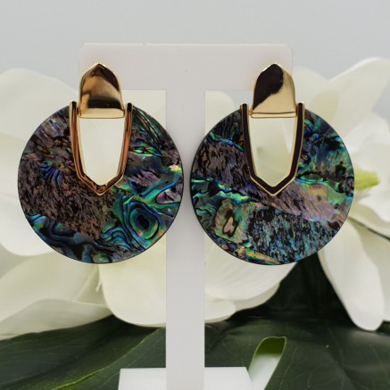Goud kleurige oorbellen met Abalone schelp