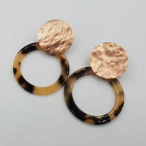 Rose gold plated earrings with open round tortoise resin pendant