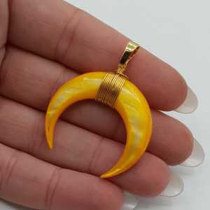 Gold plated moon / horn pendant yellow mother of Pearl
