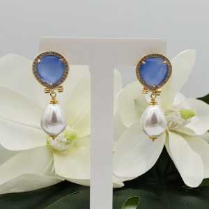 Goldene Ohrringe mit blauen Katzen-Augen und Perle