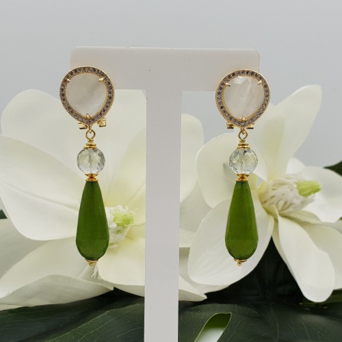 Gouden oorbellen met witte Kattenoog groene Amethist en Jade