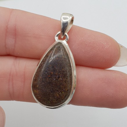 Zilveren hanger met druppelvormige zwarte Matrix Opaal