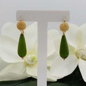 Vergoldete Ohrringe mit grüner Jade