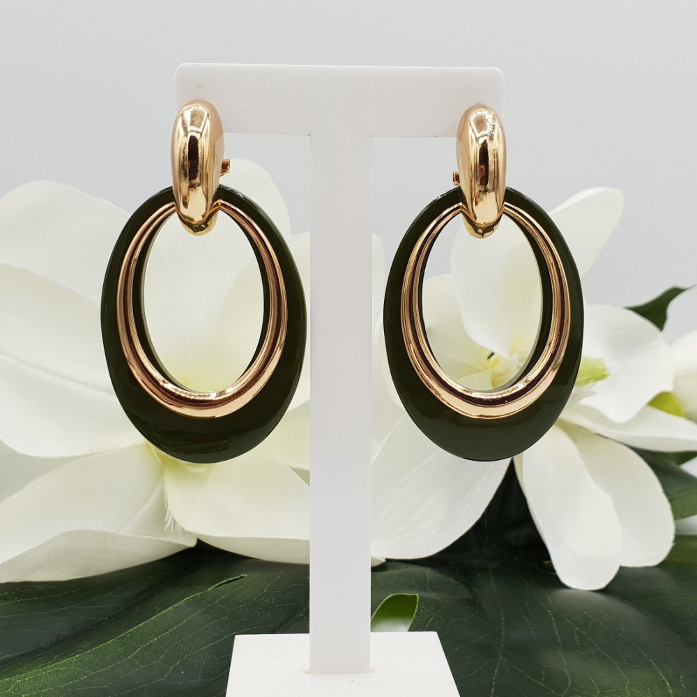 Creolen met groene Buffelhoorn hanger