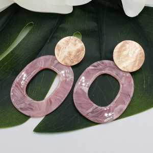 Earrings with pink resin pendant