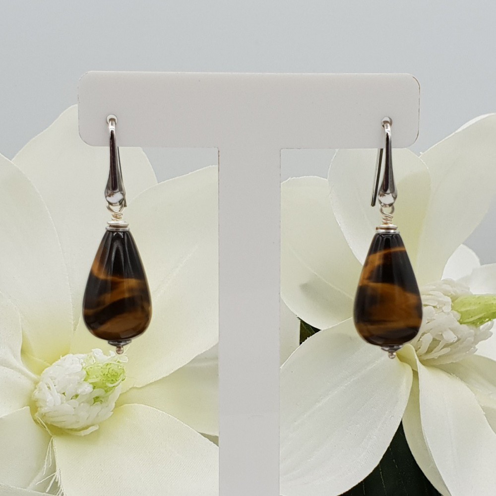 Earrings with tiger eye drop