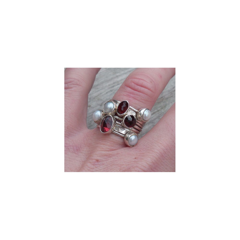 Silver rings set with Garnet and Pearls 15.7 mm