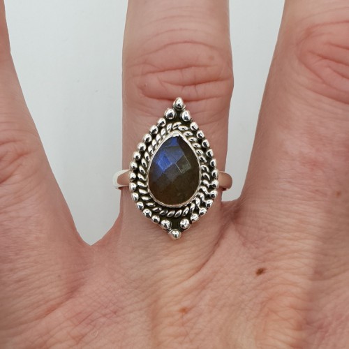 Zilveren ring met druppelvormige facet Labradoriet 17.3 mm
