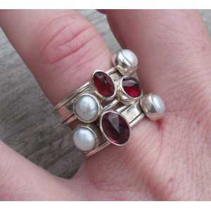 Silver rings set with Garnet and Pearls 15.7 mm
