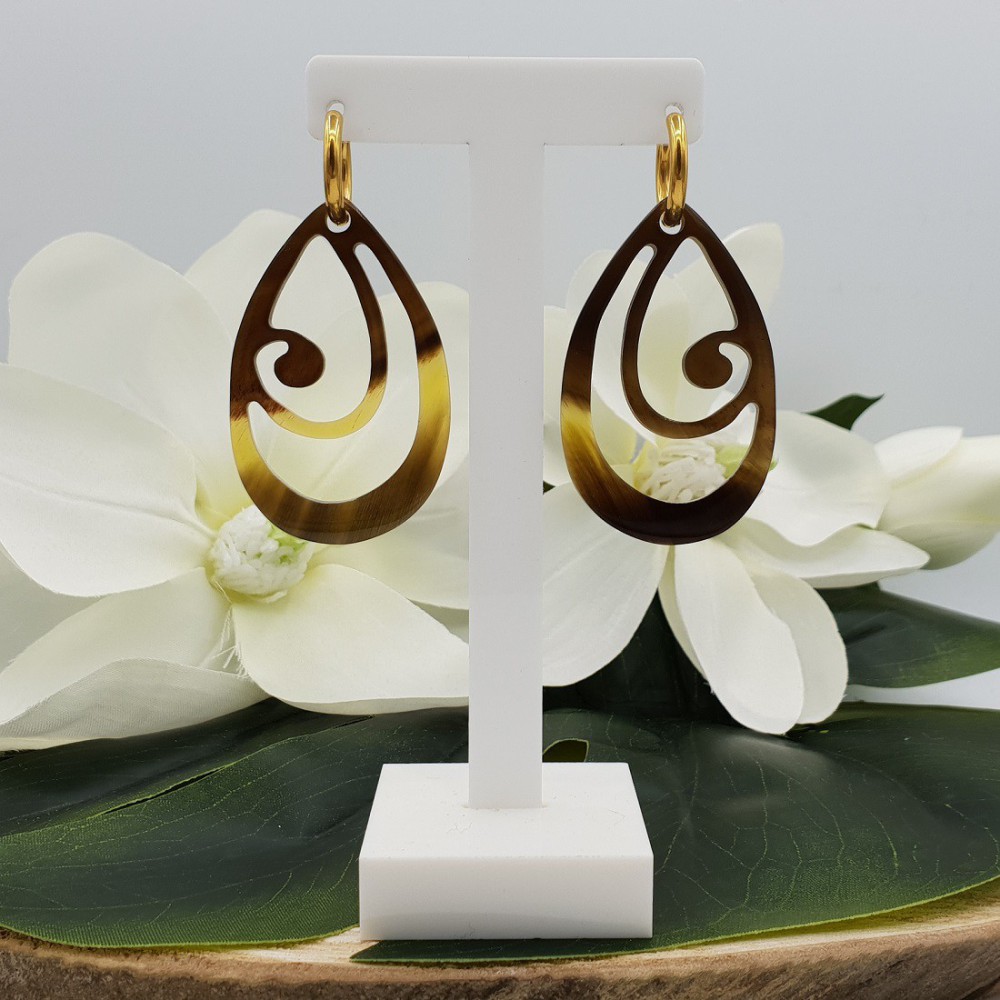 Creolen met bruine uitgesneden Buffelhoorn hanger