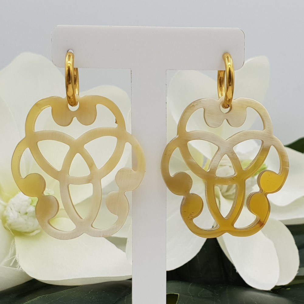 Creolen met uitgesneden Buffelhoorn hanger