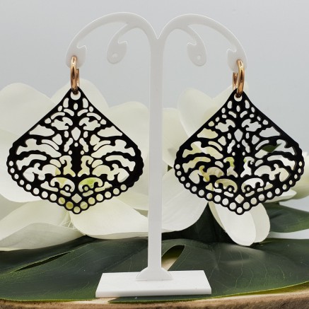 Creolen met uitgesneden zwarte Buffelhoorn hanger