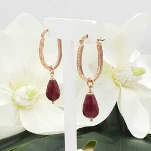 Rosé gold-colored creoles with Ruby red Jade briolet
