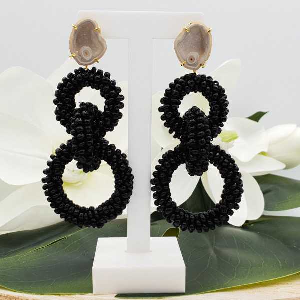 Earrings with Agate geode and rings of black beads