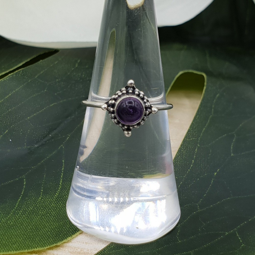 Silber ring set mit einem kleinen Runden Amethyst 16,5 mm