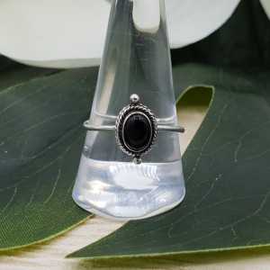 Zilveren ring gezet met ovale zwarte Onyx 19 mm
