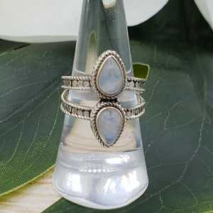 Zilveren ring gezet met twee druppelvormige Maanstenen 17.7 mm