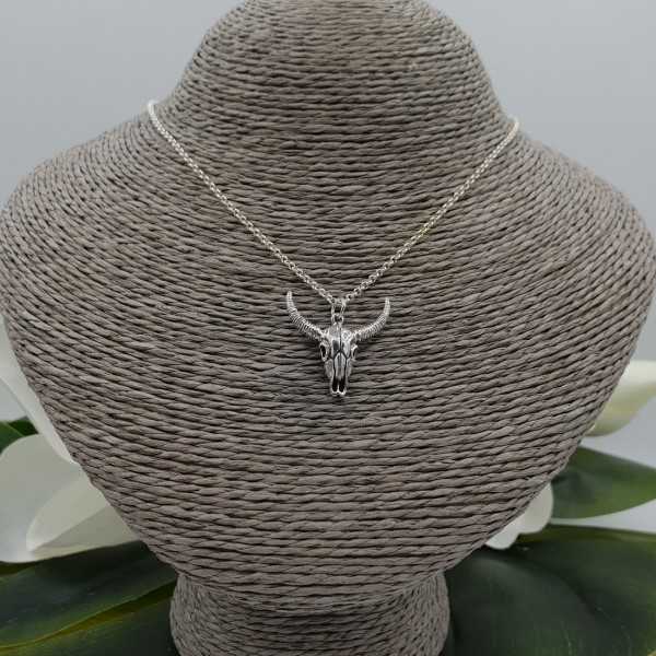 Silver necklace with skull pendant
