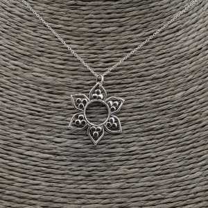 Silver necklace with flower pendant
