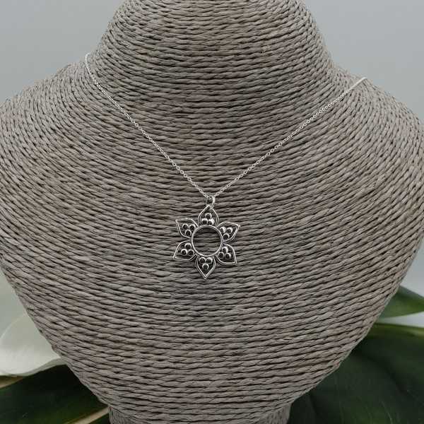 Silver necklace with flower pendant
