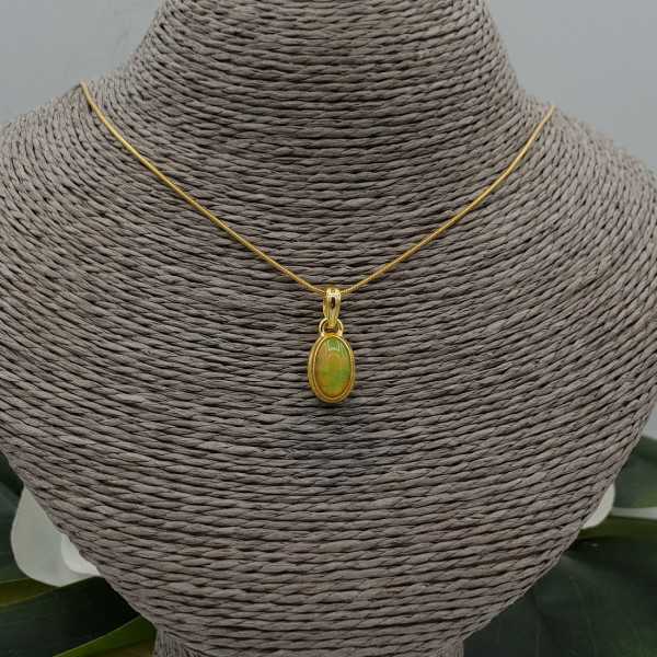 Goud vergulde ketting met hanger gezet met ovale Etiopische Opaal
