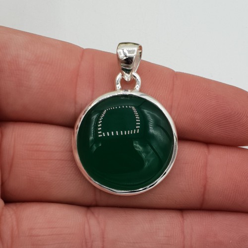 Zilveren hanger gezet met ronde groene Onyx