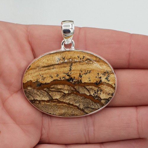 Zilveren hanger gezet met dwarsliggende ovale landschap Jaspis
