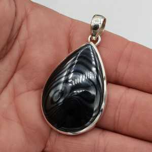 Silver pendant set with teardrop Psilomelaan