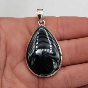 Silver pendant set with teardrop Psilomelaan