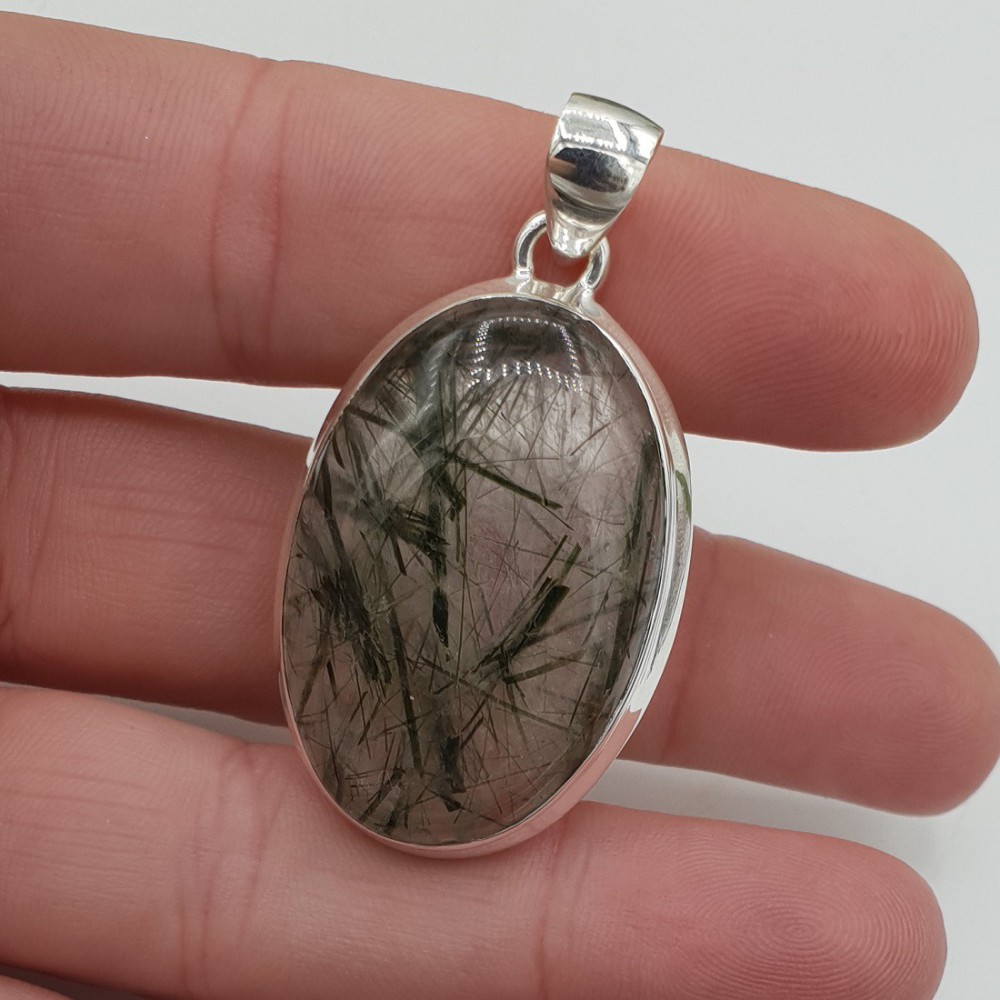 Zilveren hanger met ovale cabochon groene Rutielkwarts