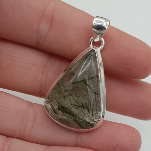 Zilveren hanger gezet met druppelvormige groene Rutielkwarts