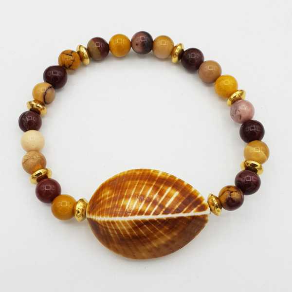 Bracelet with Mookaiet and shell