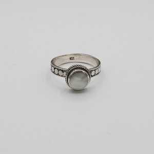 Silver ring set with round mother-of-Pearl
