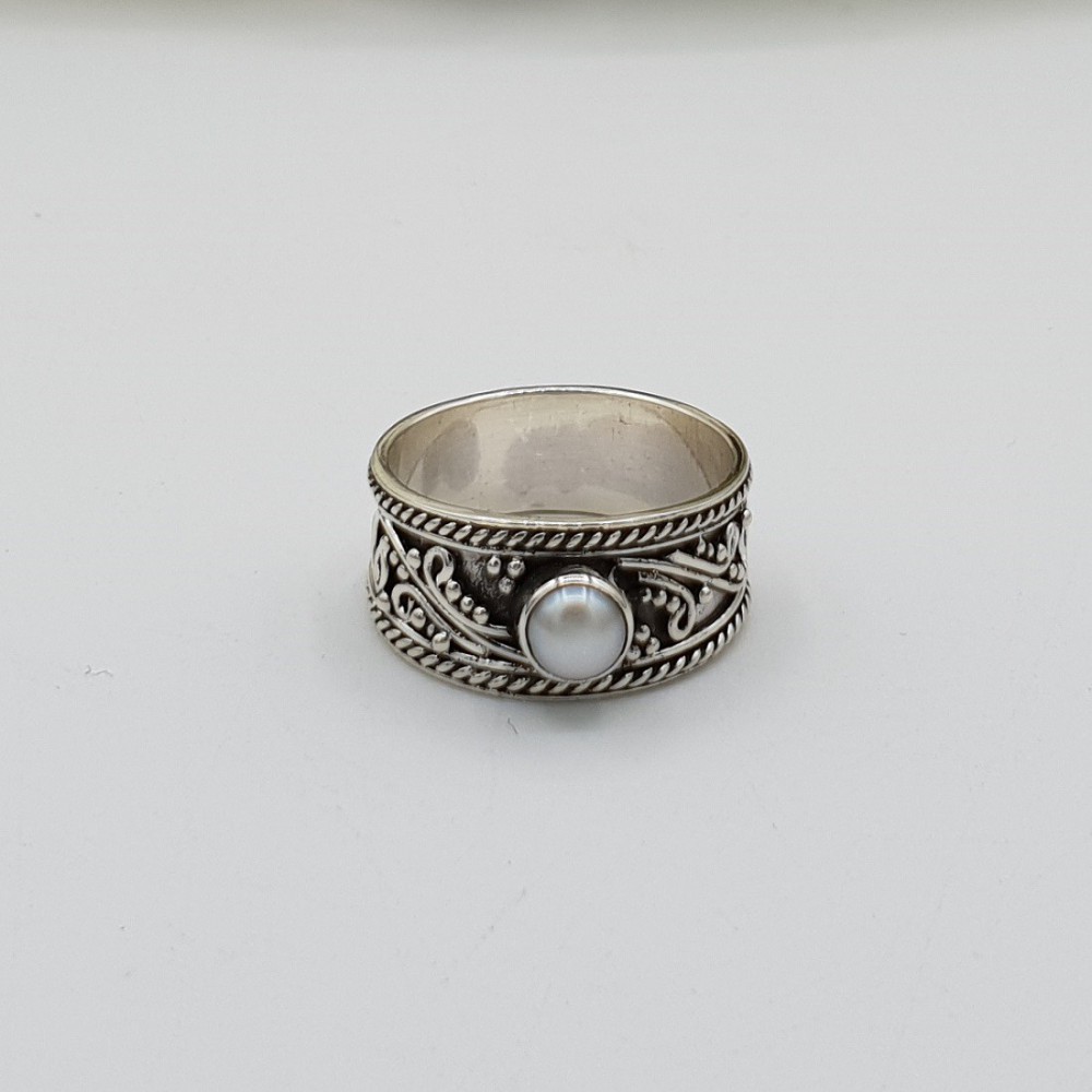 Silver ring with Pearl