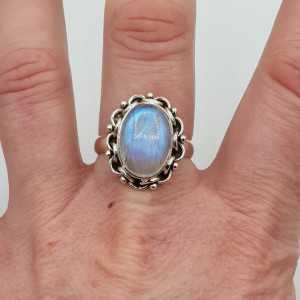 Zilveren ring gezet met regenboog Maansteen maat 19 mm