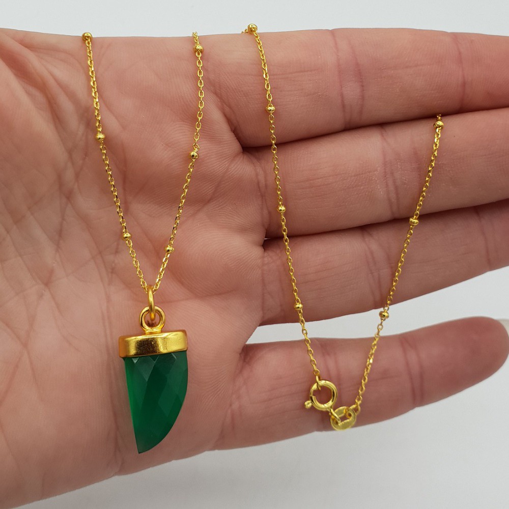 Goud vergulde ketting met groene Onyx hoorn hanger