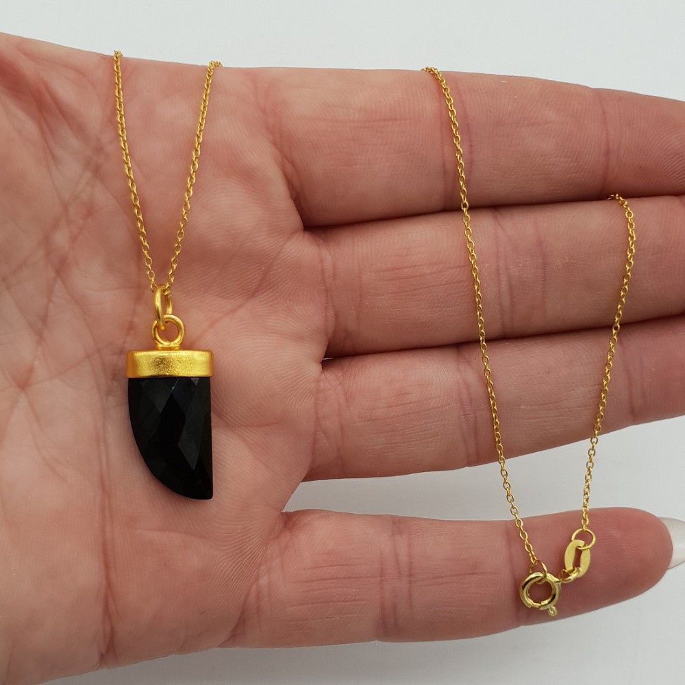 Goud vergulde ketting met zwarte Onyx hoorn hanger