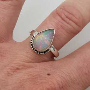 Zilveren ring met druppelvormige Ethiopische Opaal 17.5 mm