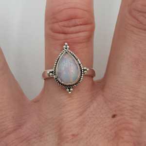 Zilveren ring met druppelvormige Ethiopische Opaal 17 mm