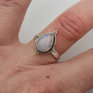 Zilveren ring met druppelvormige Ethiopische Opaal 17 mm