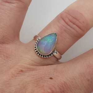 Zilveren ring gezet met druppelvormige Ethiopische Opaal 17 mm