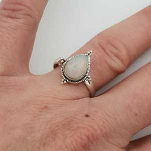 Zilveren ring gezet met druppelvormige Ethiopische Opaal 18 mm