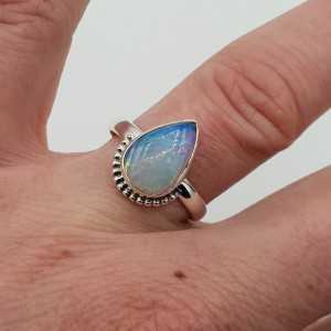 Zilveren ring met druppelvormige Ethiopische Opaal 18 mm