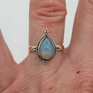 Zilveren ring gezet met druppelvormige Ethiopische Opaal 16.5 mm