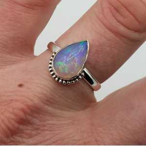 Zilveren ring met druppelvormige Ethiopische Opaal 19 mm