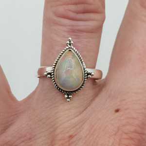 Zilveren ring met druppelvormige Ethiopische Opaal ring maaat 17.7 mm