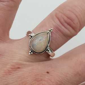 Zilveren ring met druppelvormige Ethiopische Opaal ring maaat 17.7 mm